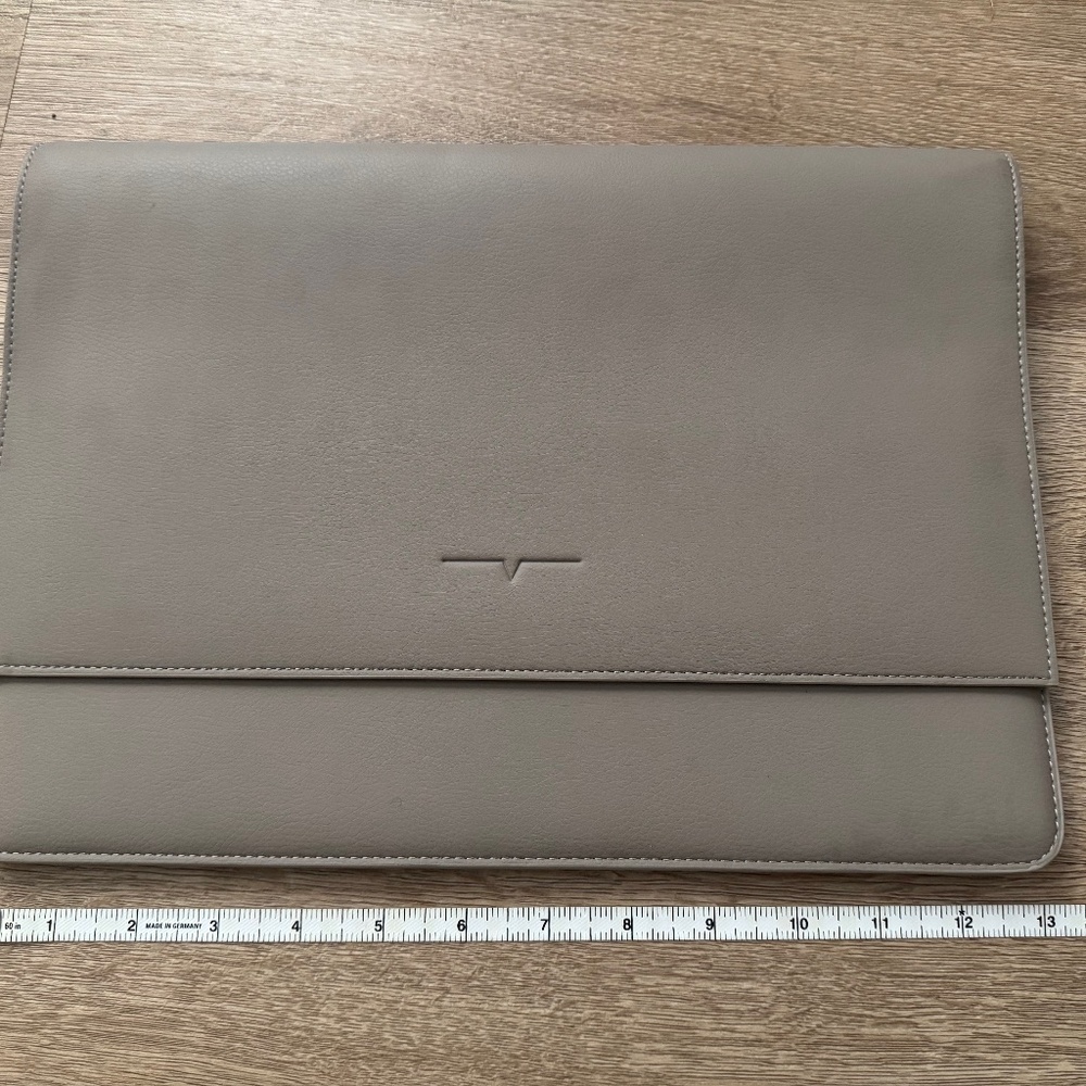Von Holzhausen Technik Stone Cement 13 Inch Leather Sleeve Portfolio Cover